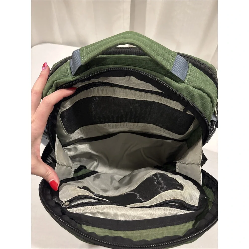 Patagonia Vintage 30L Messenger Laptop Sling Bag With Strap Green/Black